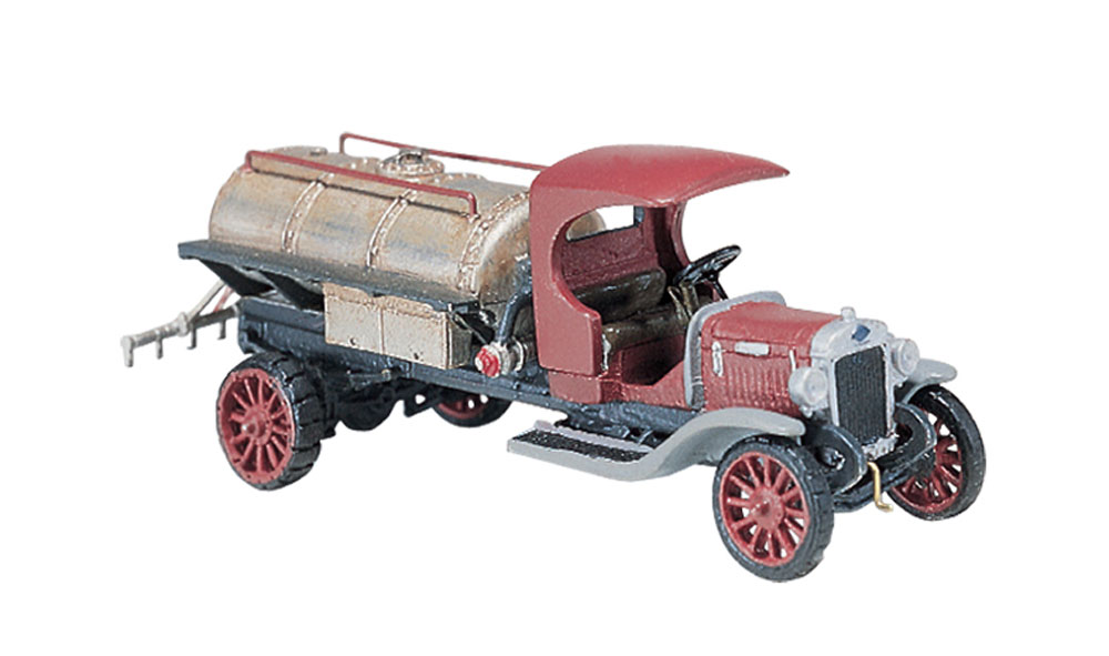 Tank Truck (Diamond T) HO Scale Kit - This tanker models trucks that hauled water, fuel, fertilizers or other liquid products
