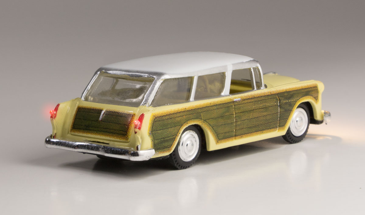 Station Wagon - HO Scale - The perfect family vehicle, with enough room to store your luggage and still have circulation in your legs all the way to grandmas